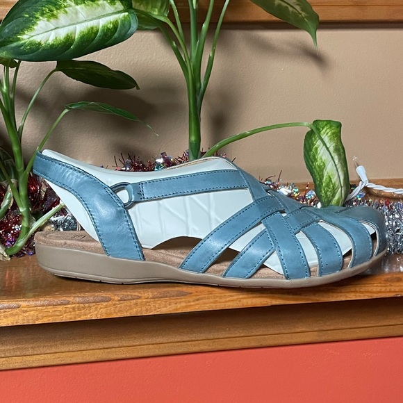 EARTH ORIGINS BERRI LEATHER CLOSED TOE LEATHER SANDAL. SIZE 11 W. MOROCCAN BLUE. - Picture 2 of 8